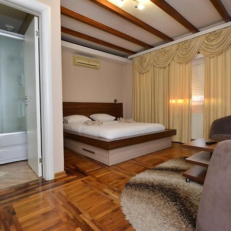 Garni Hotel Kaca ครากูเยวัตส์ ภายนอก รูปภาพ