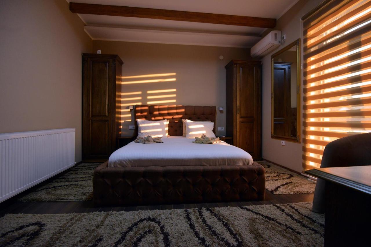 Garni Hotel Kaca ครากูเยวัตส์ ภายนอก รูปภาพ