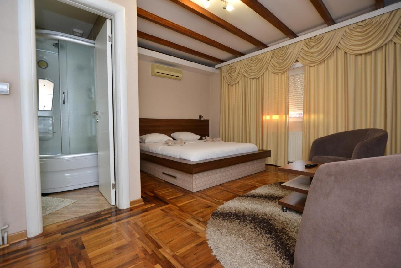 Garni Hotel Kaca ครากูเยวัตส์ ภายนอก รูปภาพ