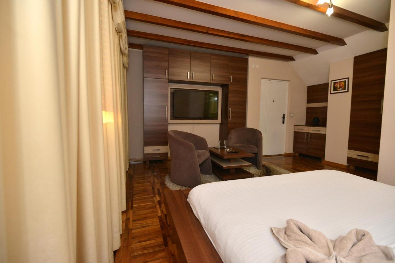 Garni Hotel Kaca ครากูเยวัตส์ ภายนอก รูปภาพ