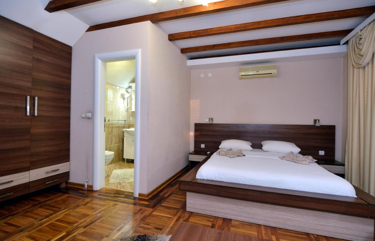 Garni Hotel Kaca ครากูเยวัตส์ ภายนอก รูปภาพ
