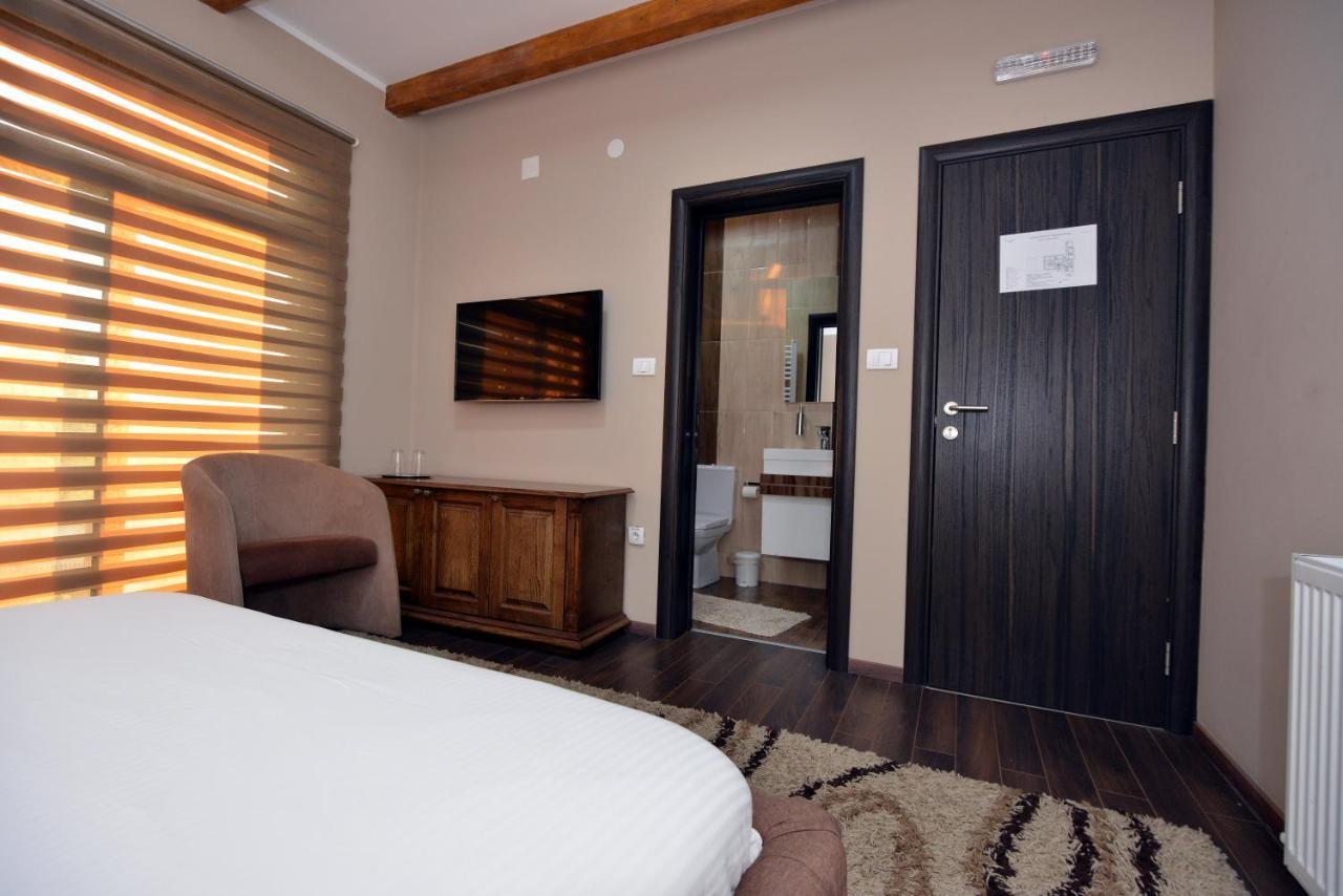 Garni Hotel Kaca ครากูเยวัตส์ ภายนอก รูปภาพ
