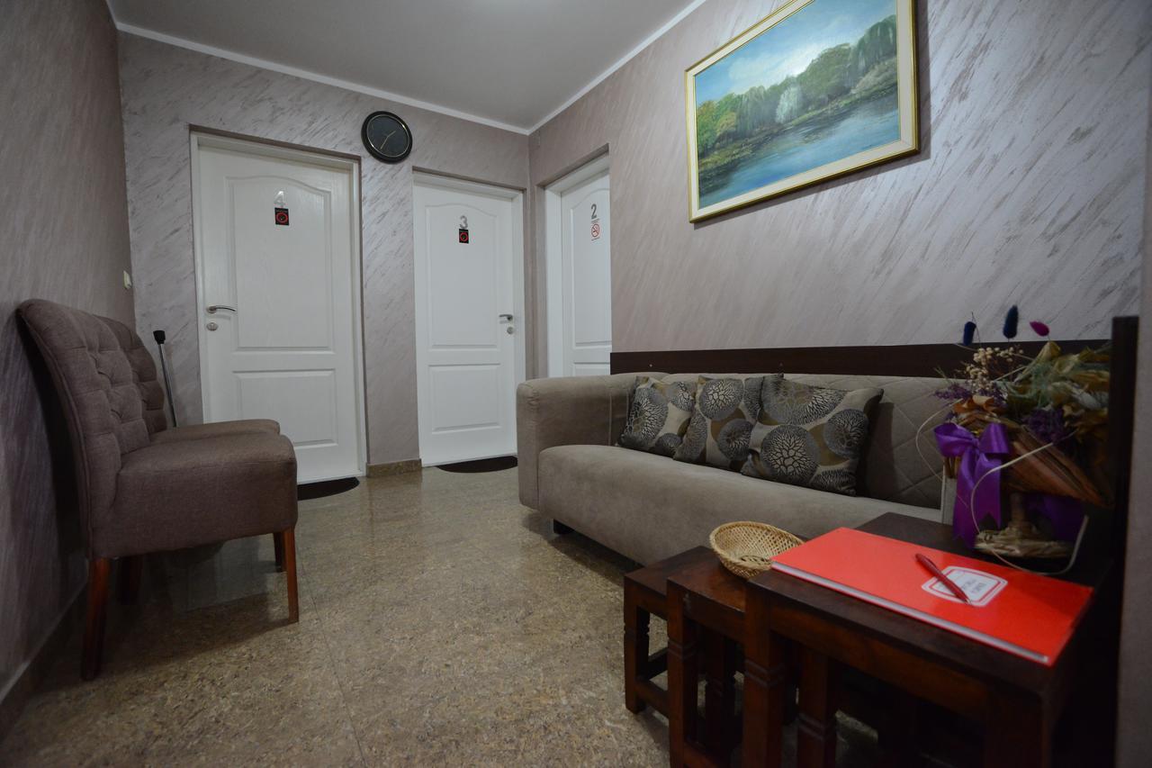 Garni Hotel Kaca ครากูเยวัตส์ ภายนอก รูปภาพ