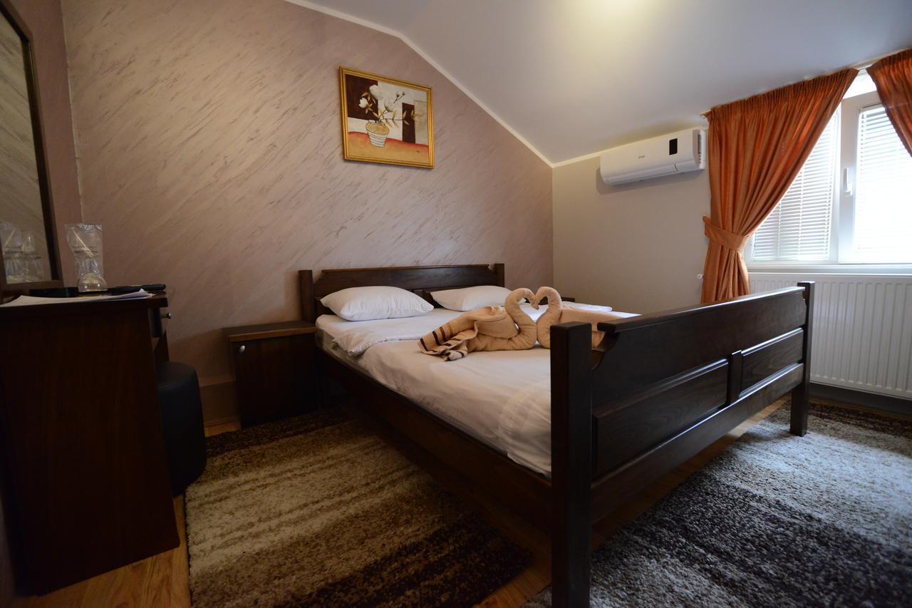Garni Hotel Kaca ครากูเยวัตส์ ภายนอก รูปภาพ